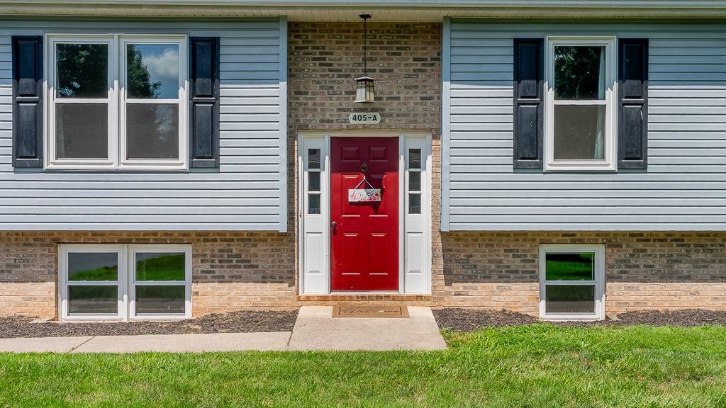 405 N RIVER RD Unit: A