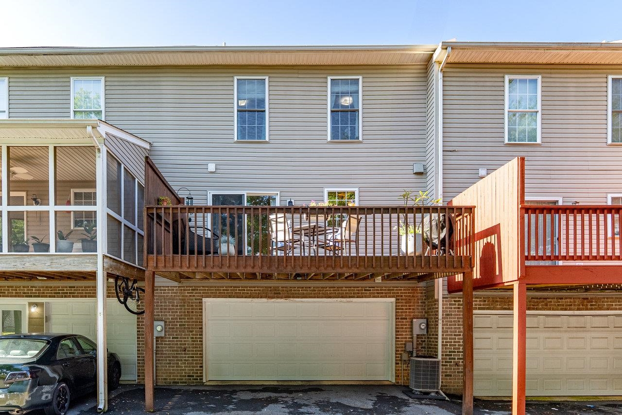 293 EMERALD DR