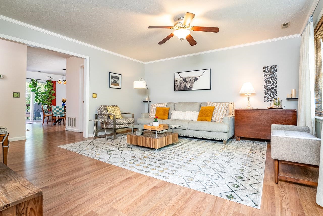 293 EMERALD DR
