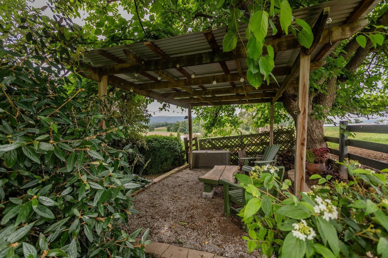 5566 BRIERY BRANCH RD