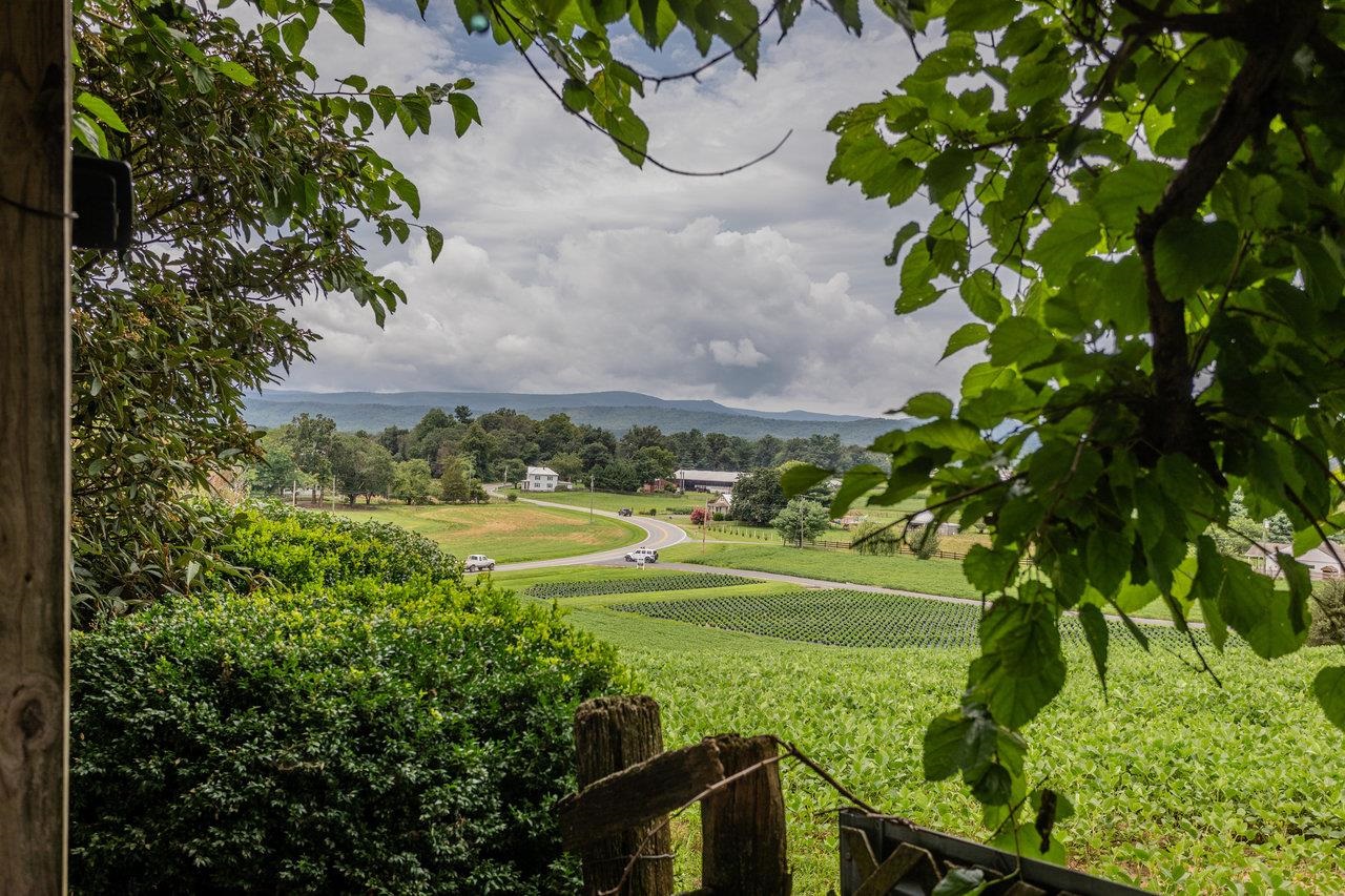 5566 BRIERY BRANCH RD