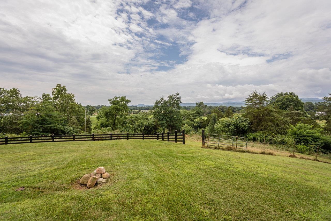 5566 BRIERY BRANCH RD