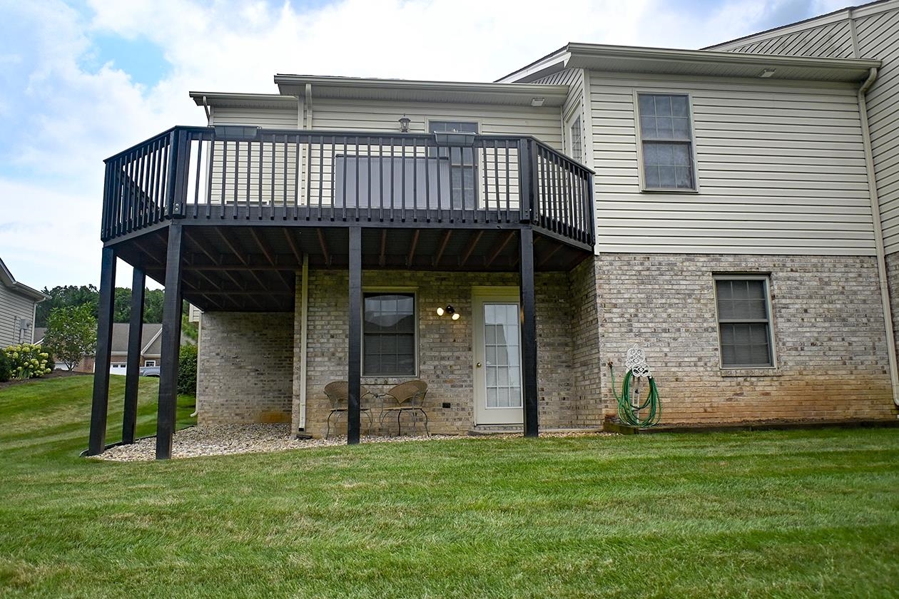 2260 LAKE TERRACE DR