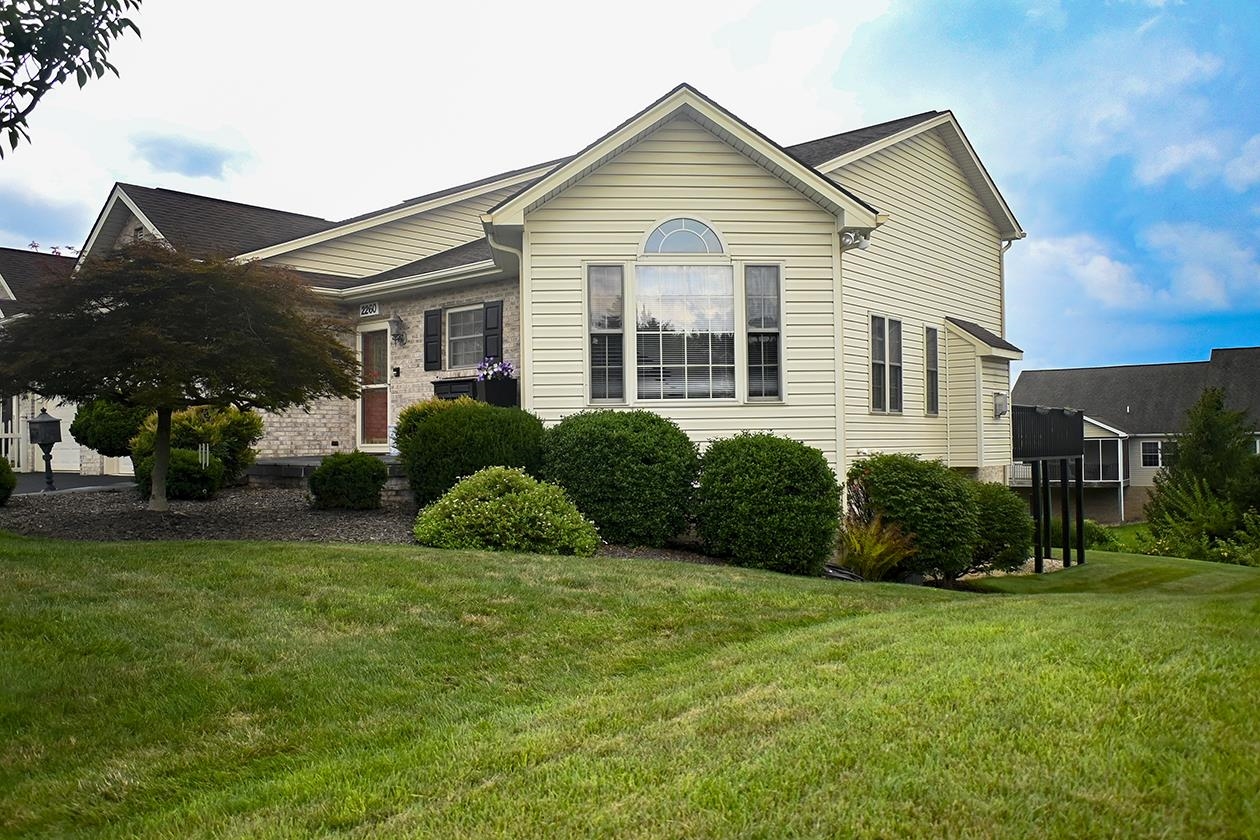 2260 LAKE TERRACE DR