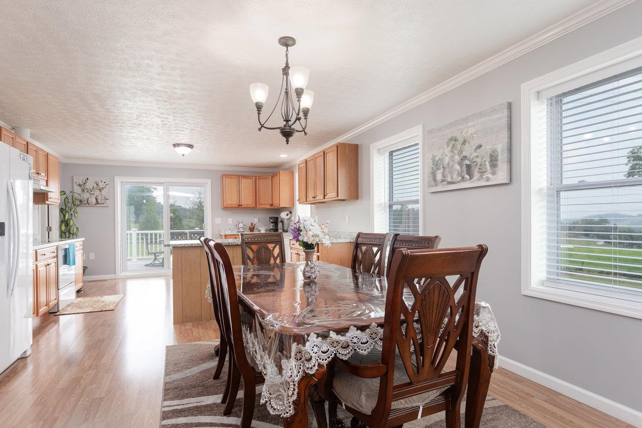 3232 WINDY HEIGHTS LN