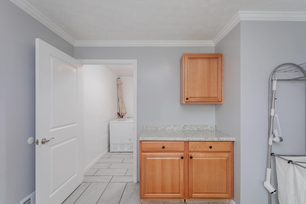 3232 WINDY HEIGHTS LN