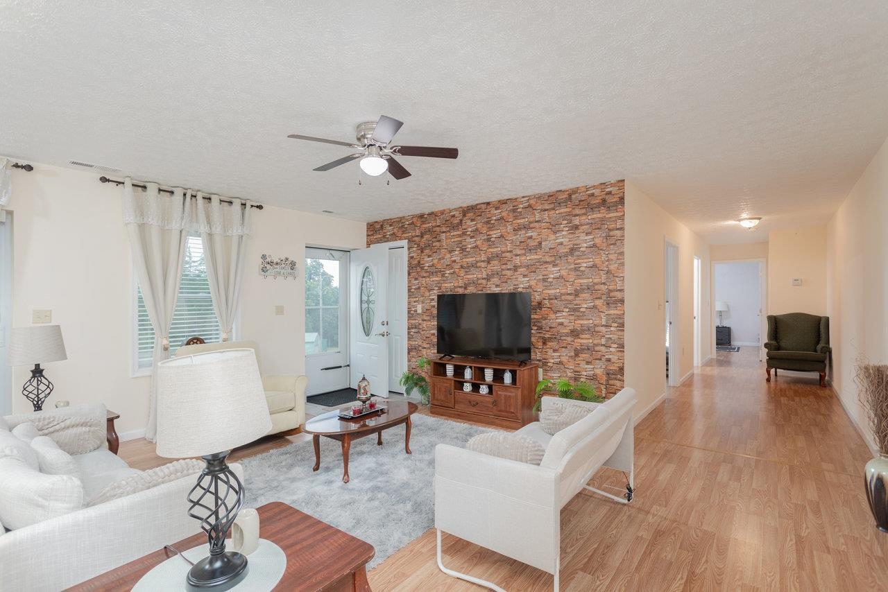 3232 WINDY HEIGHTS LN