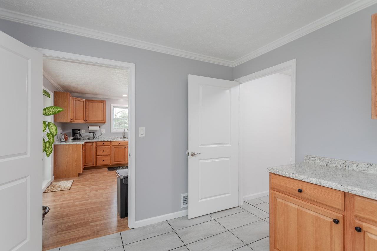 3232 WINDY HEIGHTS LN