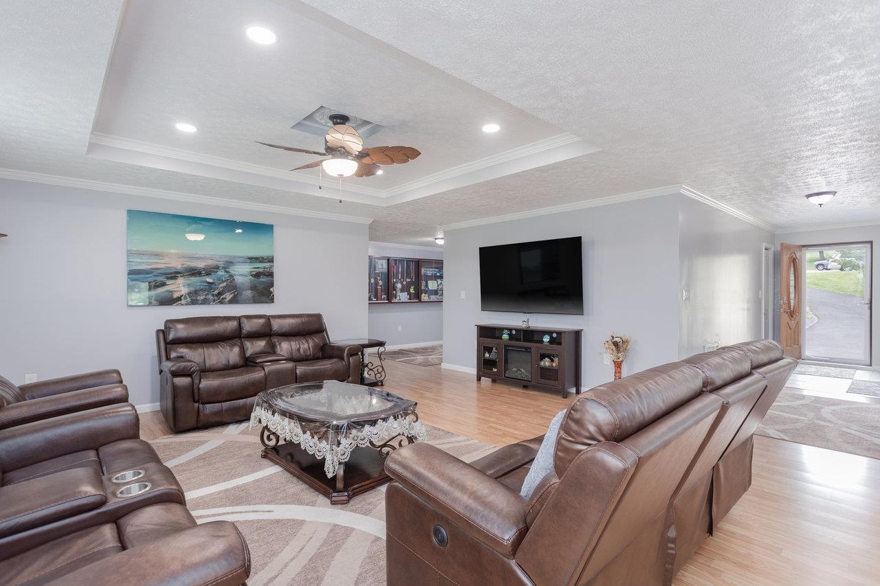 3232 WINDY HEIGHTS LN