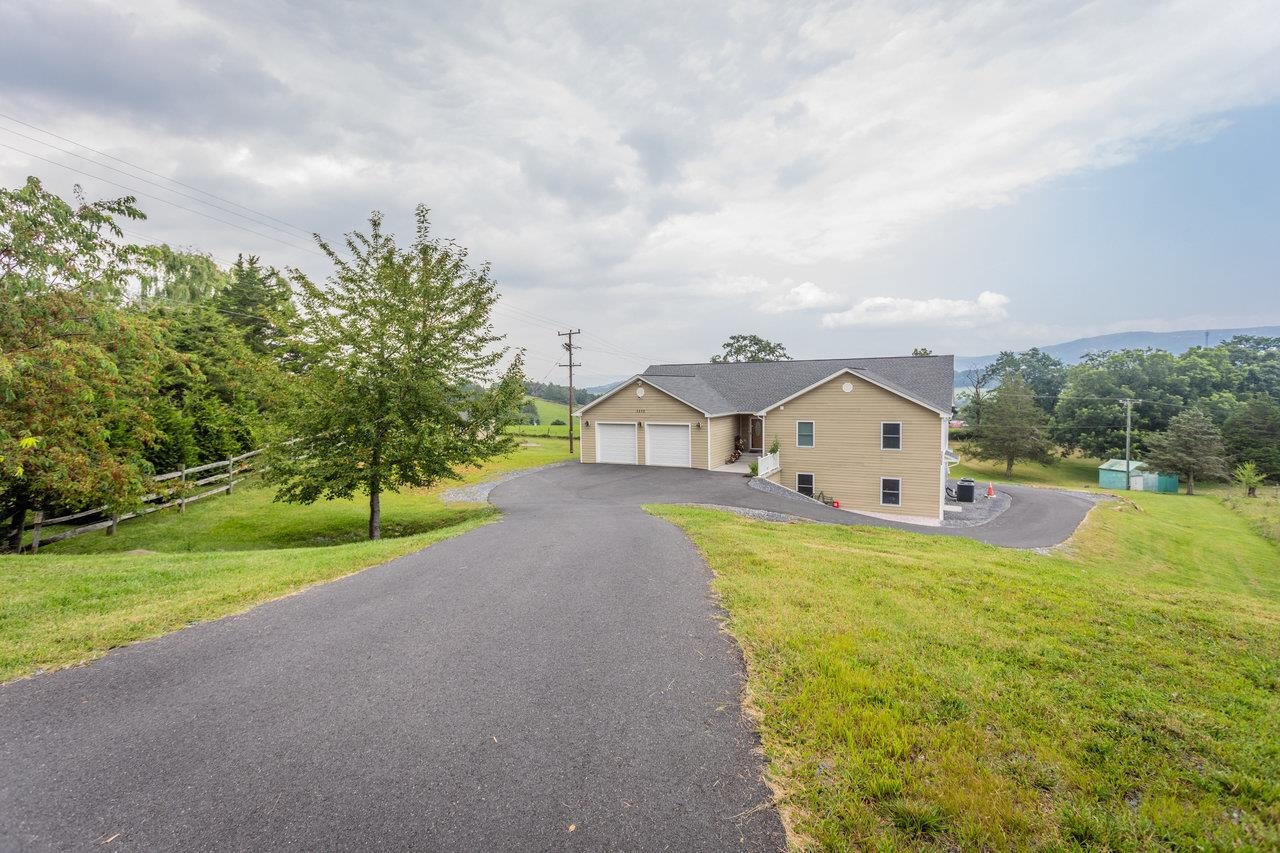 3232 WINDY HEIGHTS LN