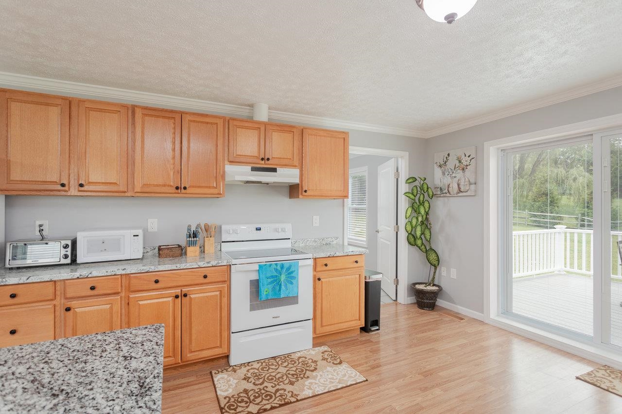 3232 WINDY HEIGHTS LN