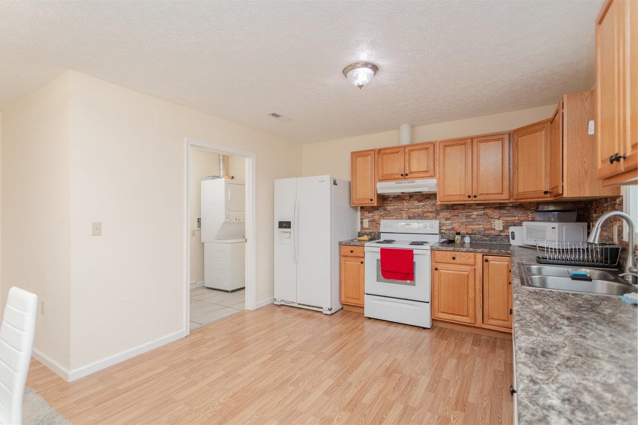 3232 WINDY HEIGHTS LN