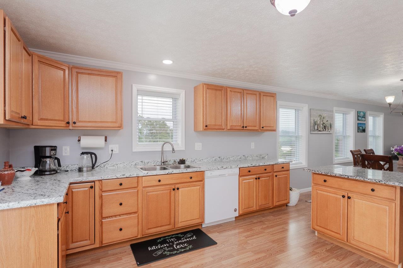 3232 WINDY HEIGHTS LN