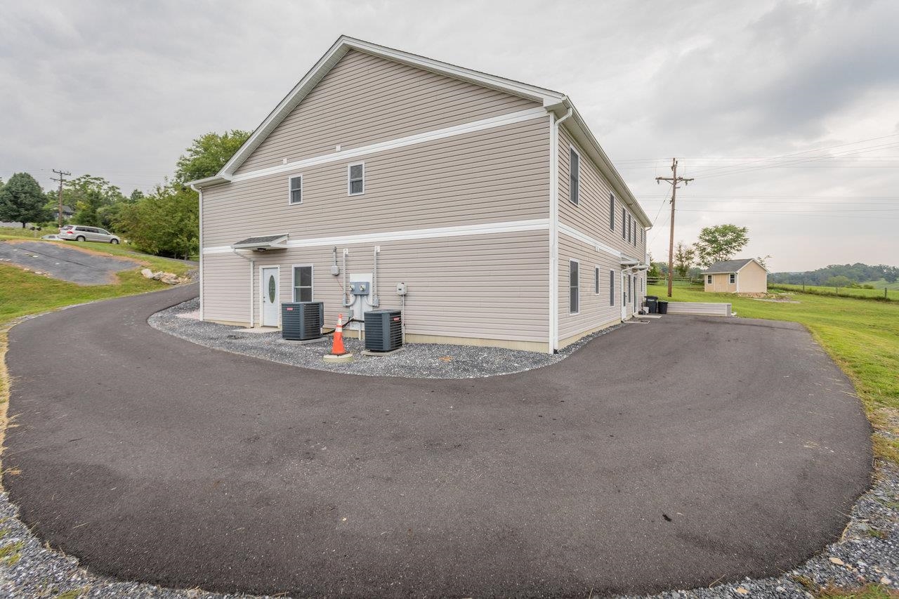 3232 WINDY HEIGHTS LN