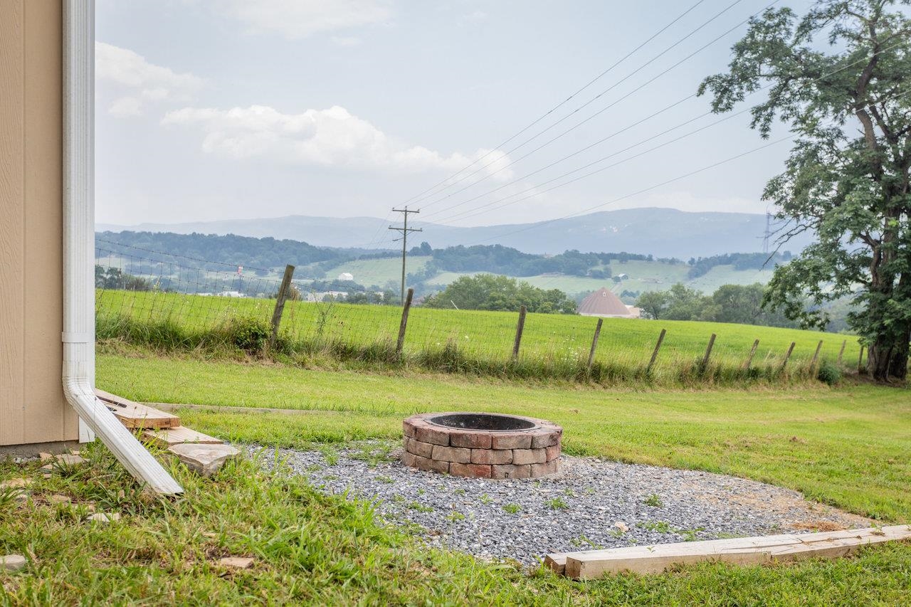 3232 WINDY HEIGHTS LN