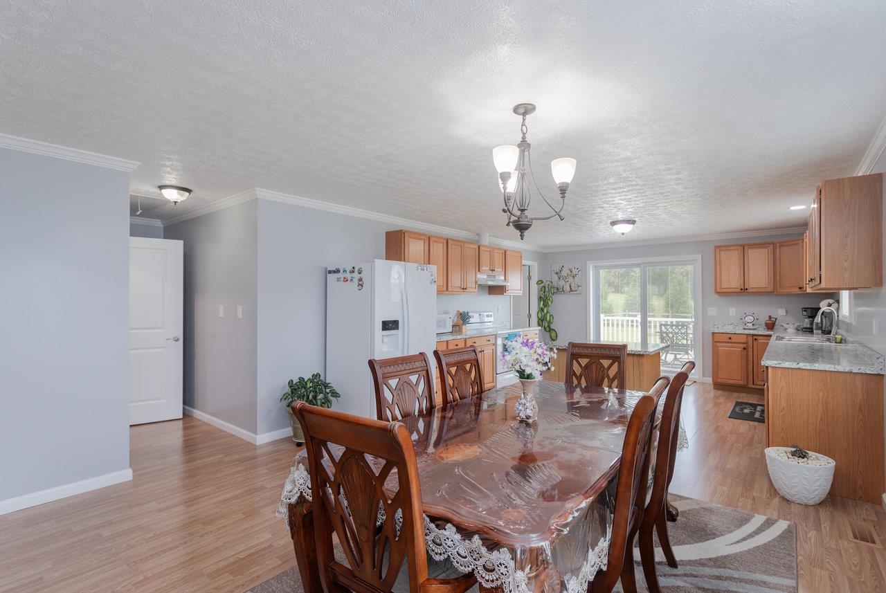 3232 WINDY HEIGHTS LN