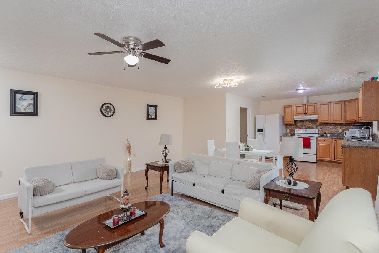 3232 WINDY HEIGHTS LN