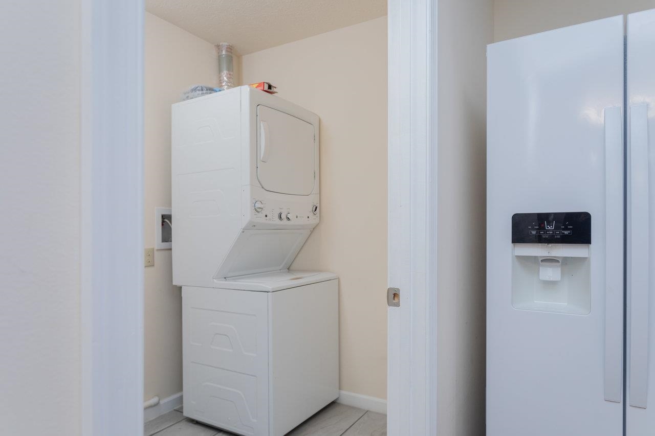 3232 WINDY HEIGHTS LN