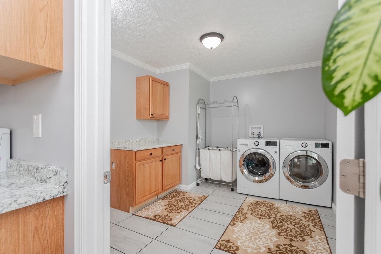 3232 WINDY HEIGHTS LN