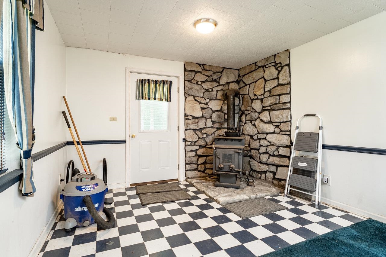 18300 MOUNTAIN VALLEY RD