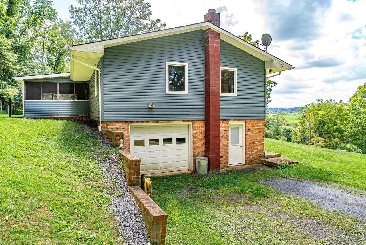 18300 MOUNTAIN VALLEY RD