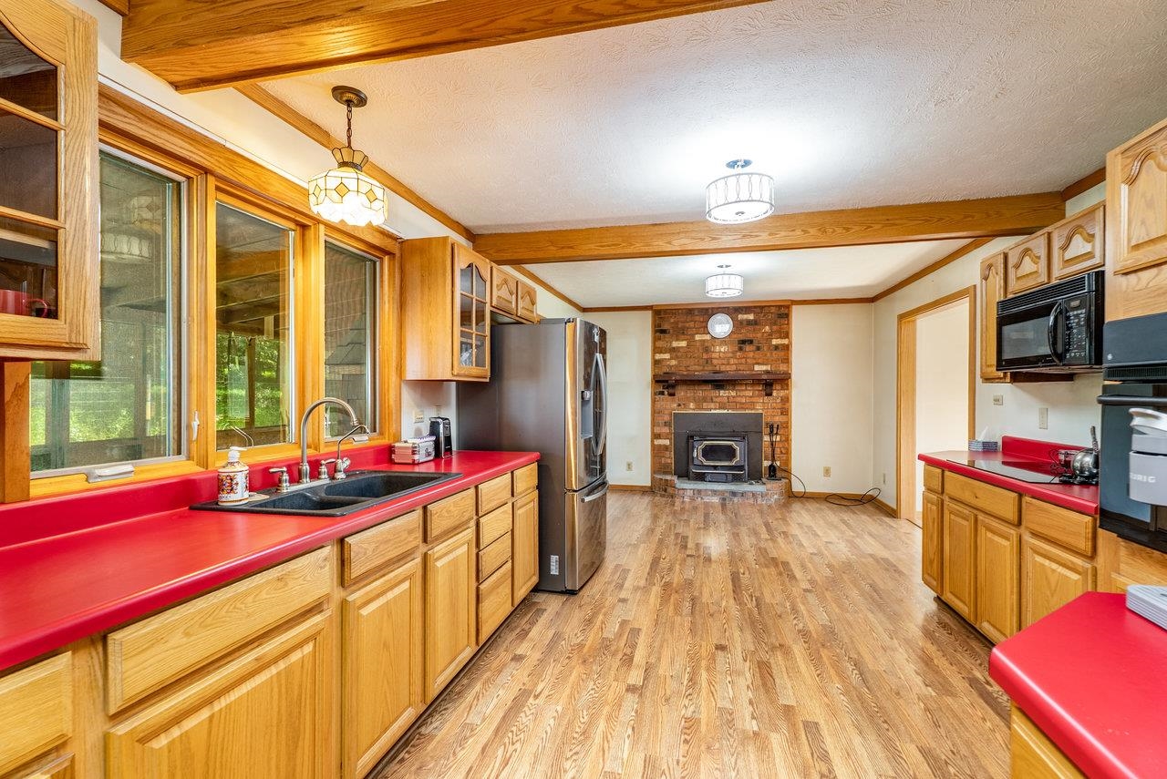 18300 MOUNTAIN VALLEY RD