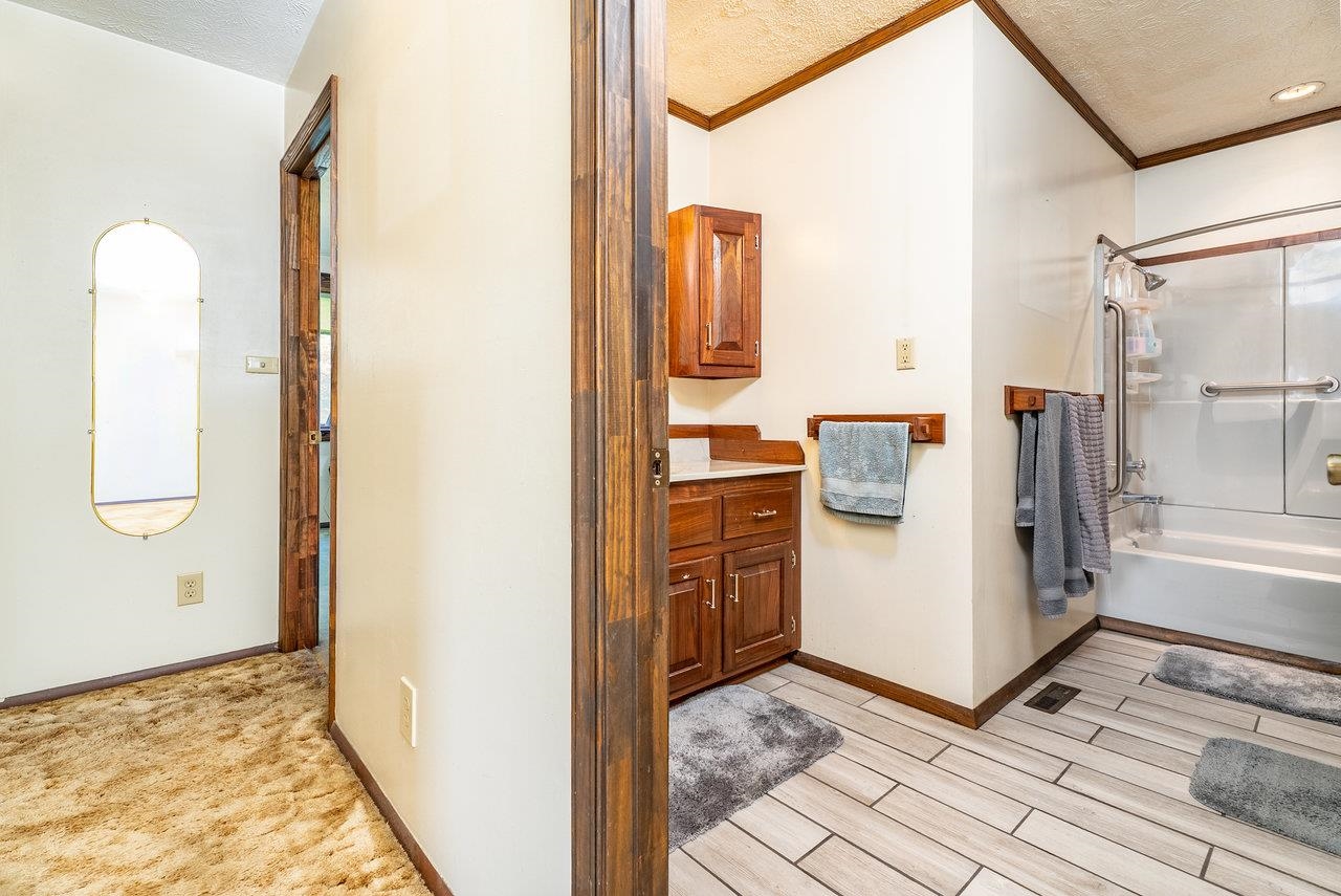 18300 MOUNTAIN VALLEY RD