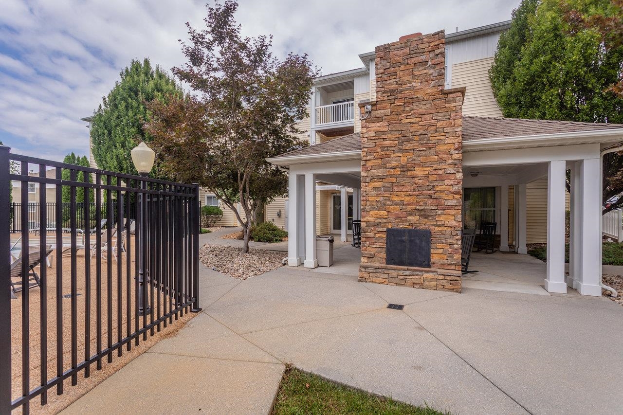 510 DAVIS MILLS DR Unit: 202