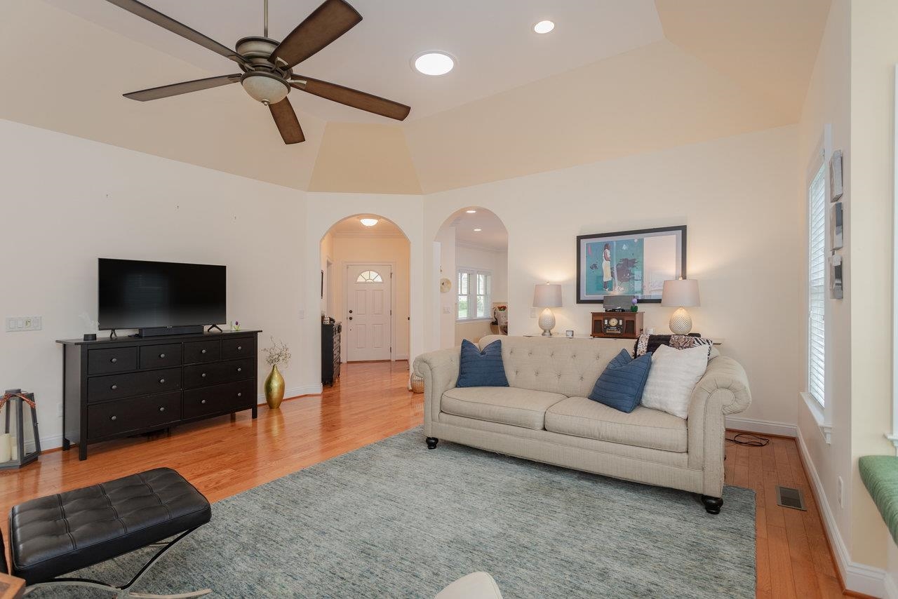 3063 CLUBHOUSE HILL RD