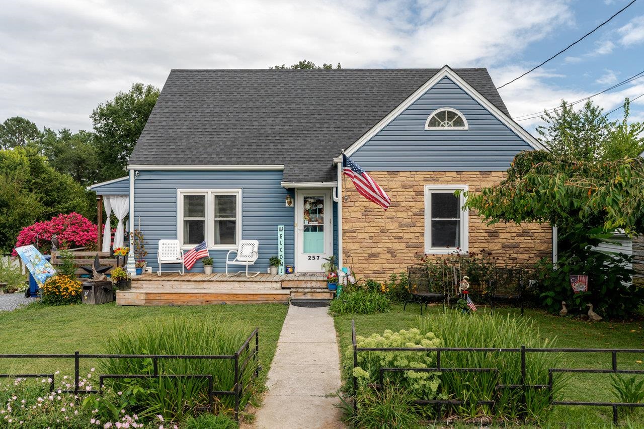 257 CENTER STREET RD