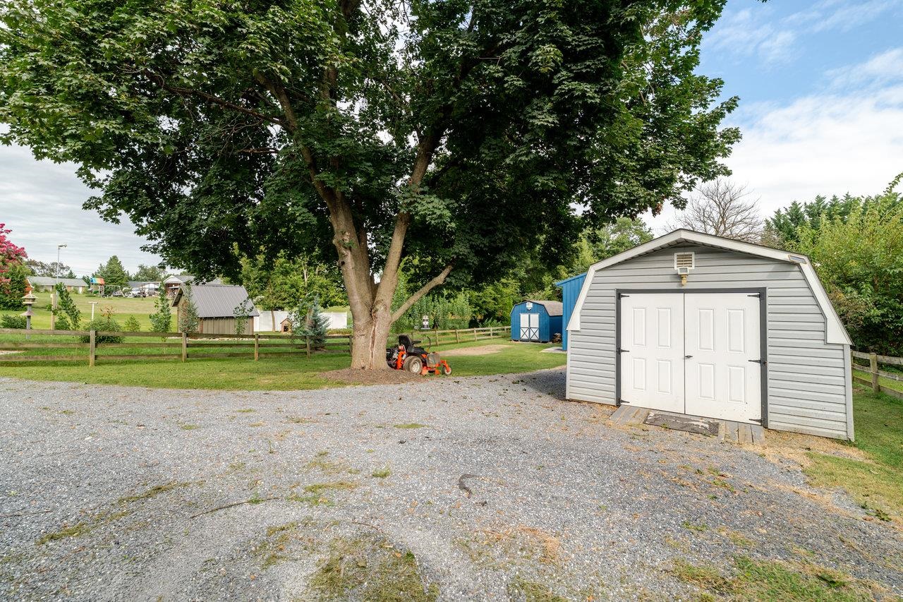 257 CENTER STREET RD