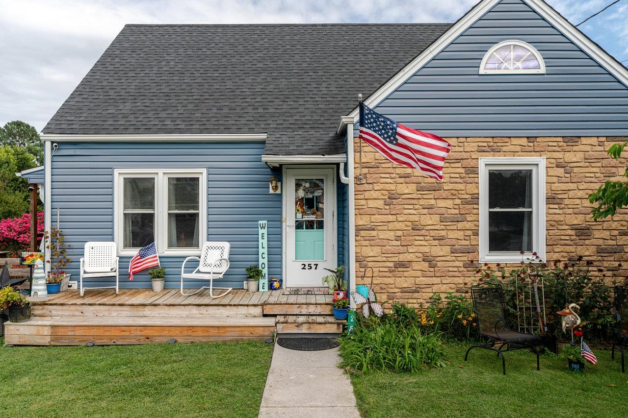 257 CENTER STREET RD