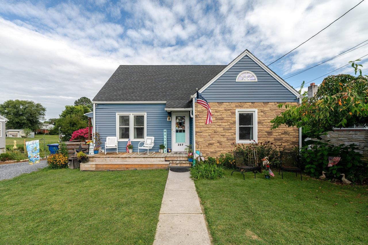 257 CENTER STREET RD