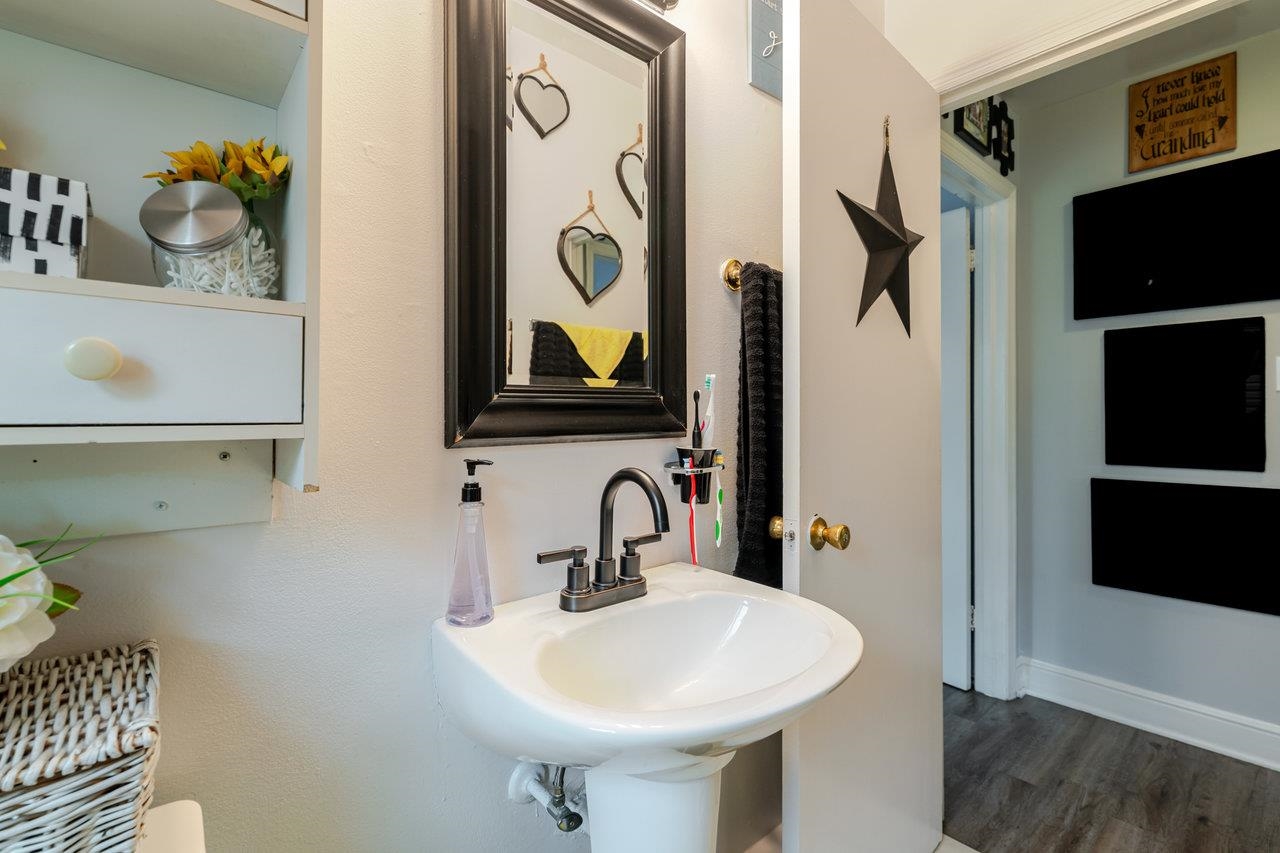 257 CENTER STREET RD