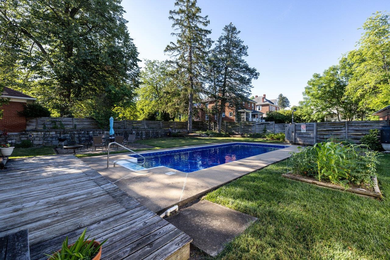 289 NEWMAN AVE