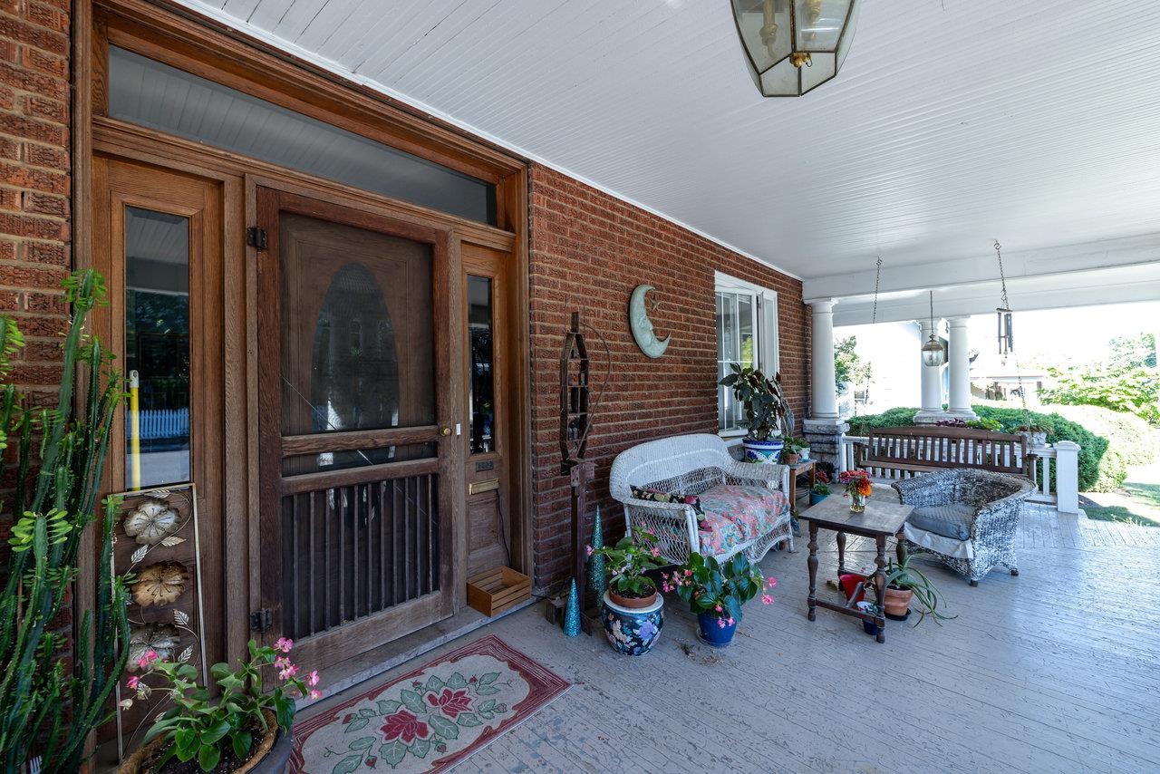 289 NEWMAN AVE