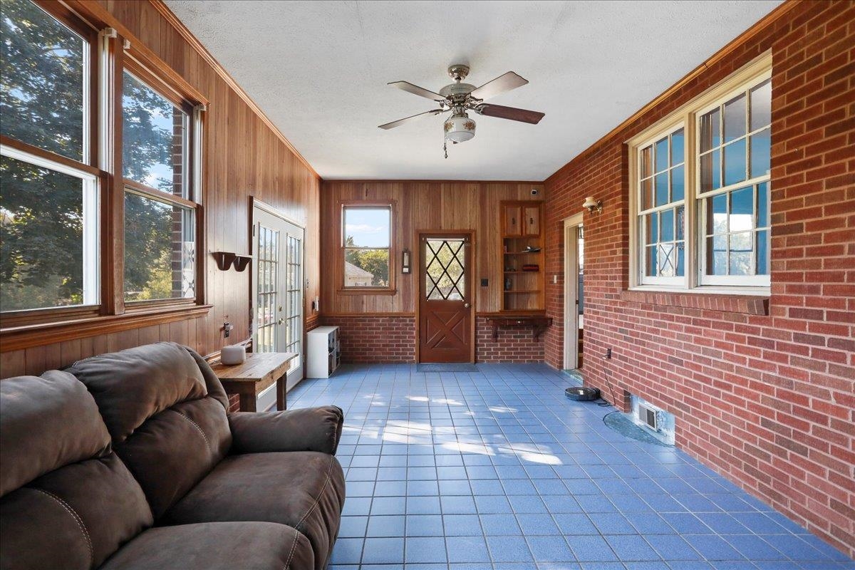 3634 N EAST SIDE HWY