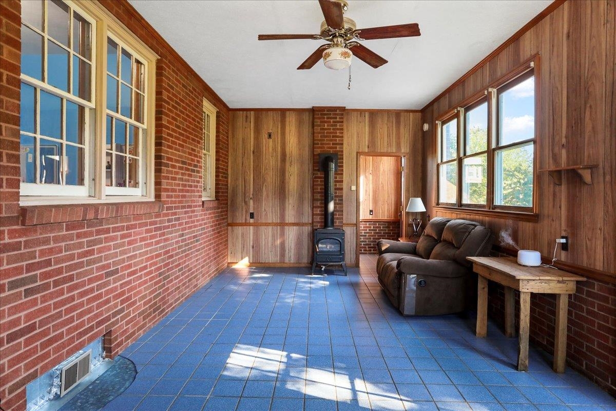 3634 N EAST SIDE HWY