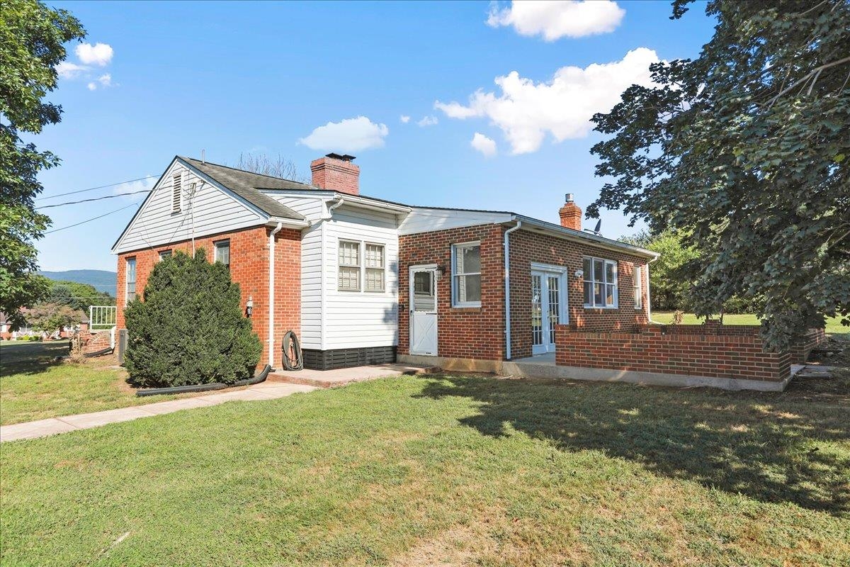 3634 N EAST SIDE HWY