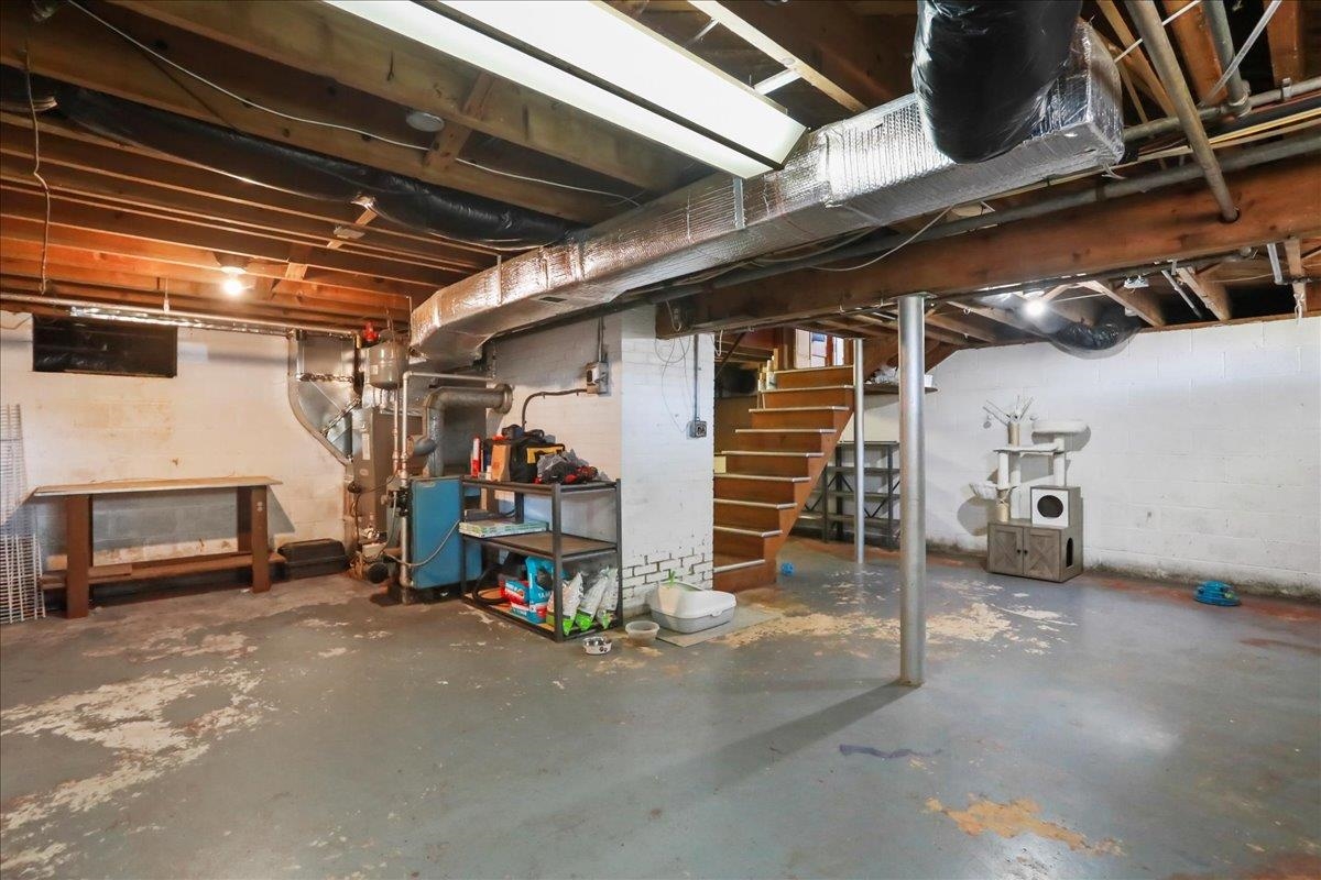 3634 N EAST SIDE HWY