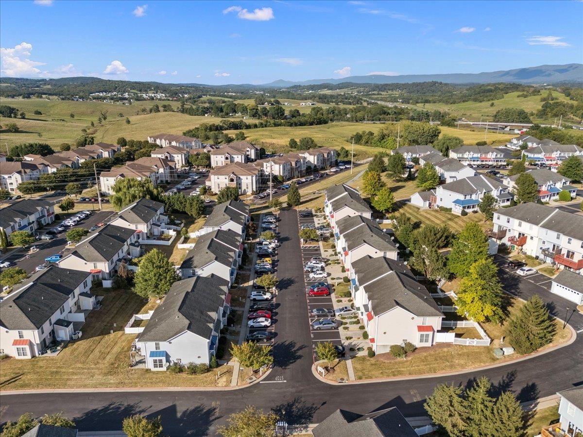 1123 PATRICK HENRY PL