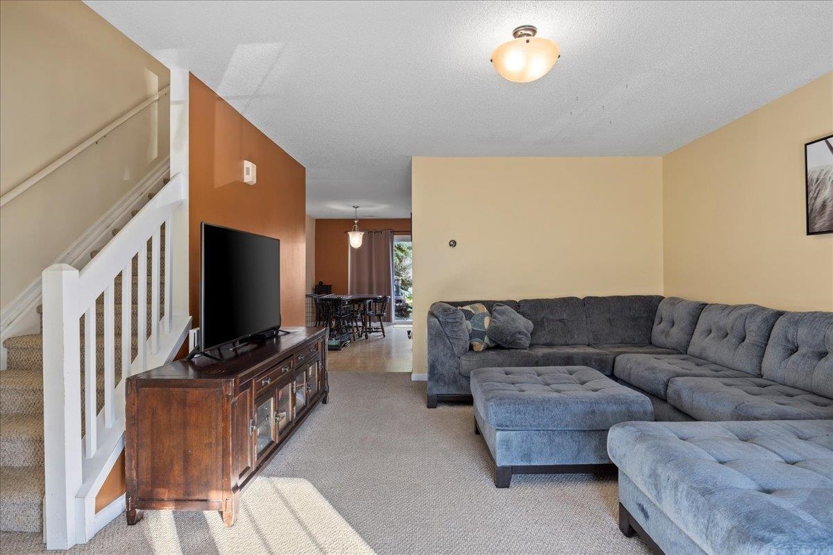 1123 PATRICK HENRY PL