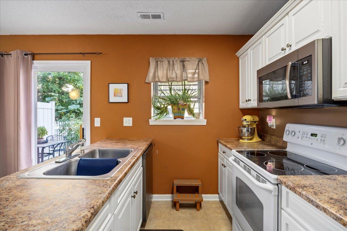 1123 PATRICK HENRY PL