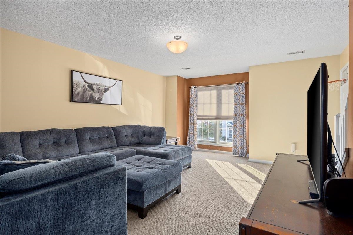 1123 PATRICK HENRY PL