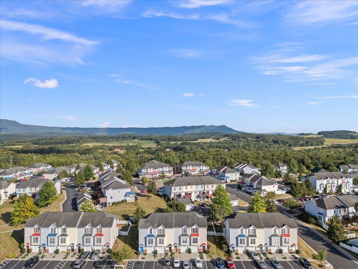 1123 PATRICK HENRY PL