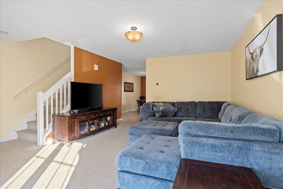 1123 PATRICK HENRY PL