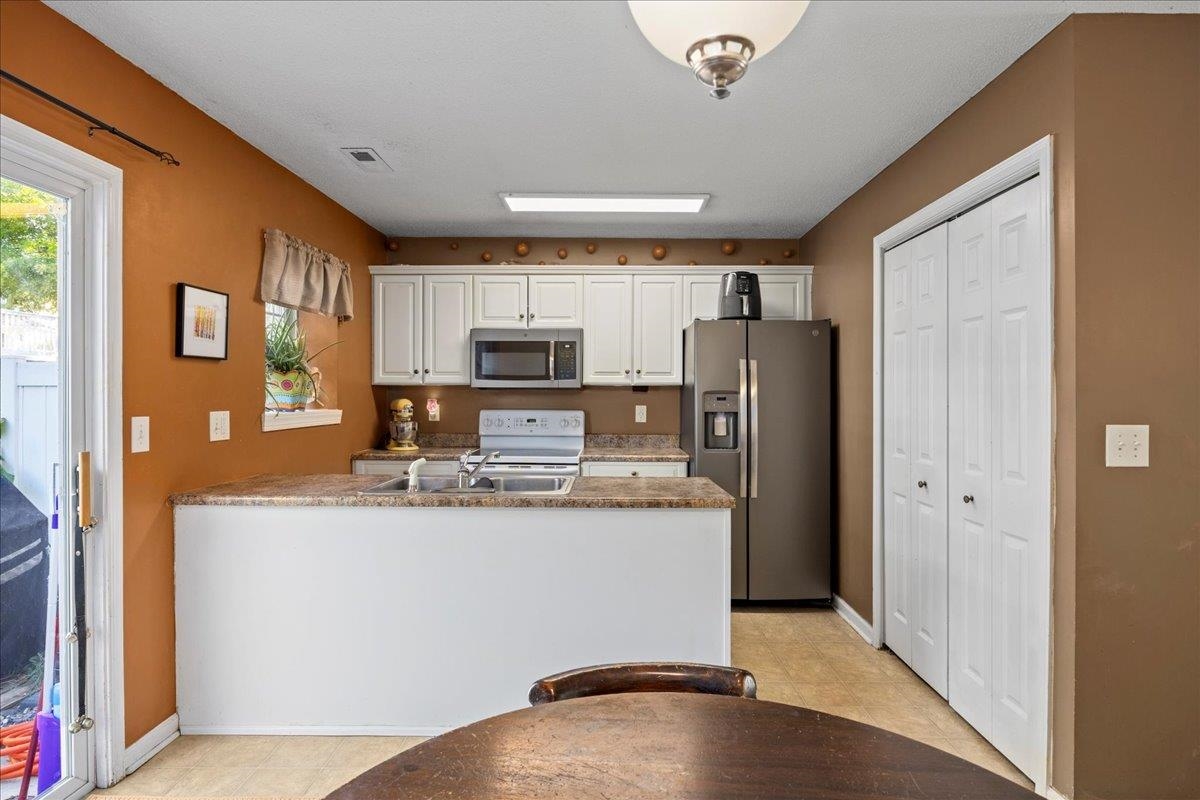 1123 PATRICK HENRY PL