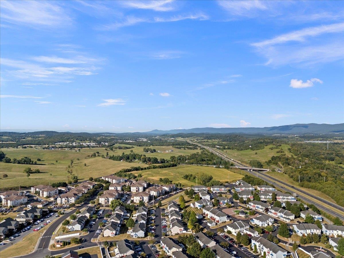 1123 PATRICK HENRY PL