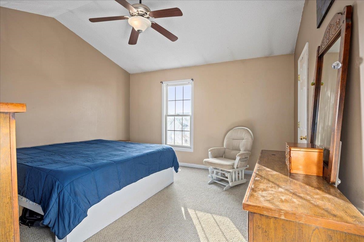 1123 PATRICK HENRY PL