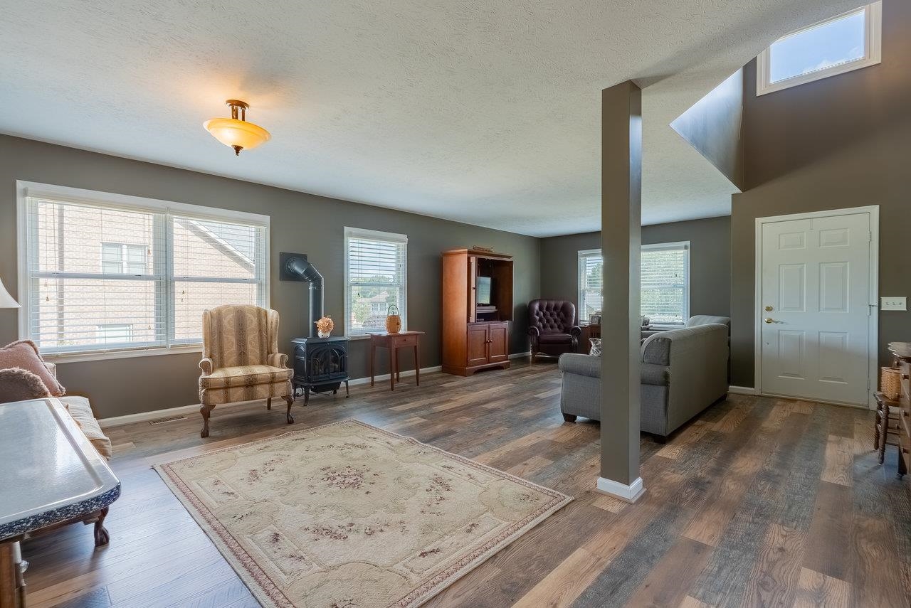 3345 REDBUD LN